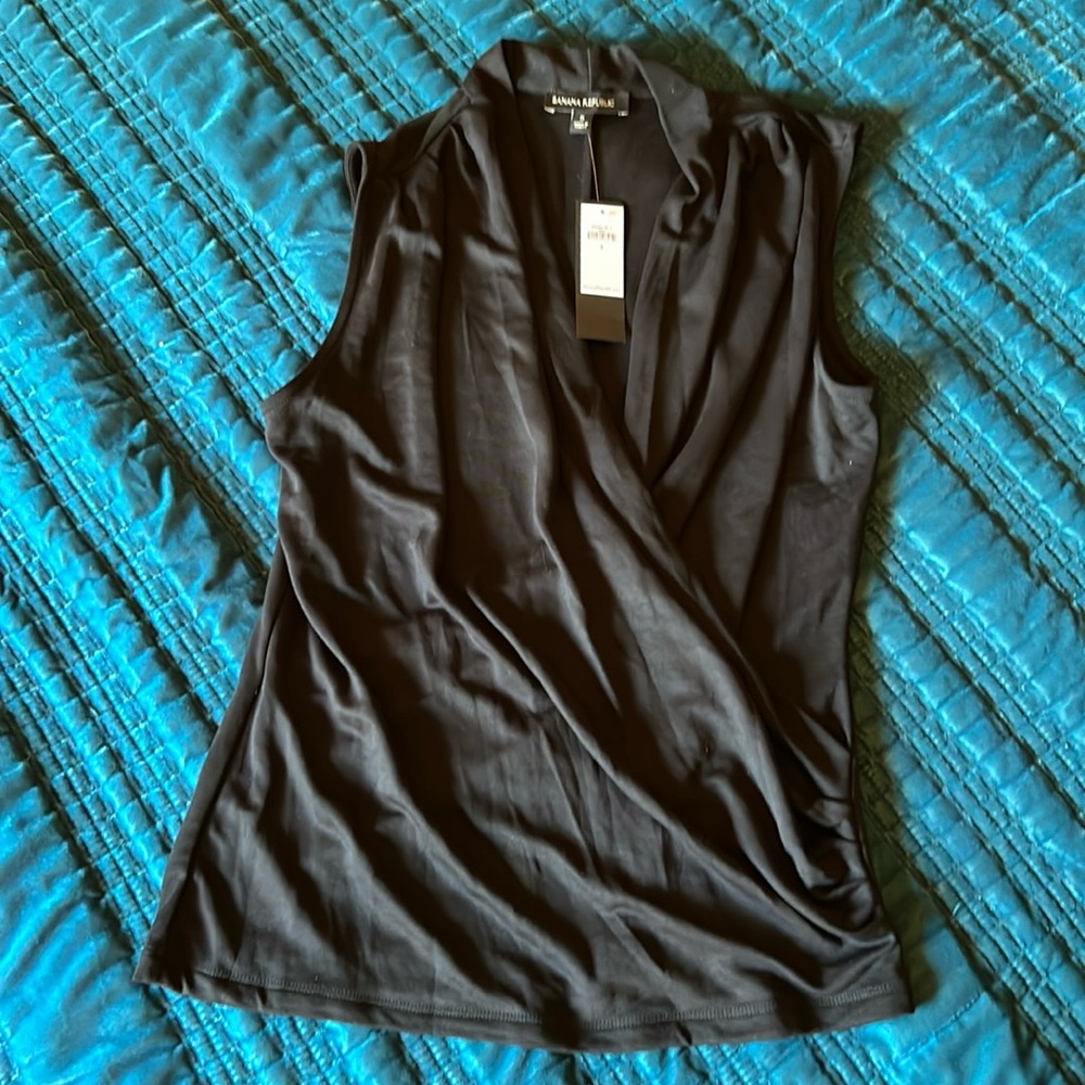 NWT cross front sleeveless blouse